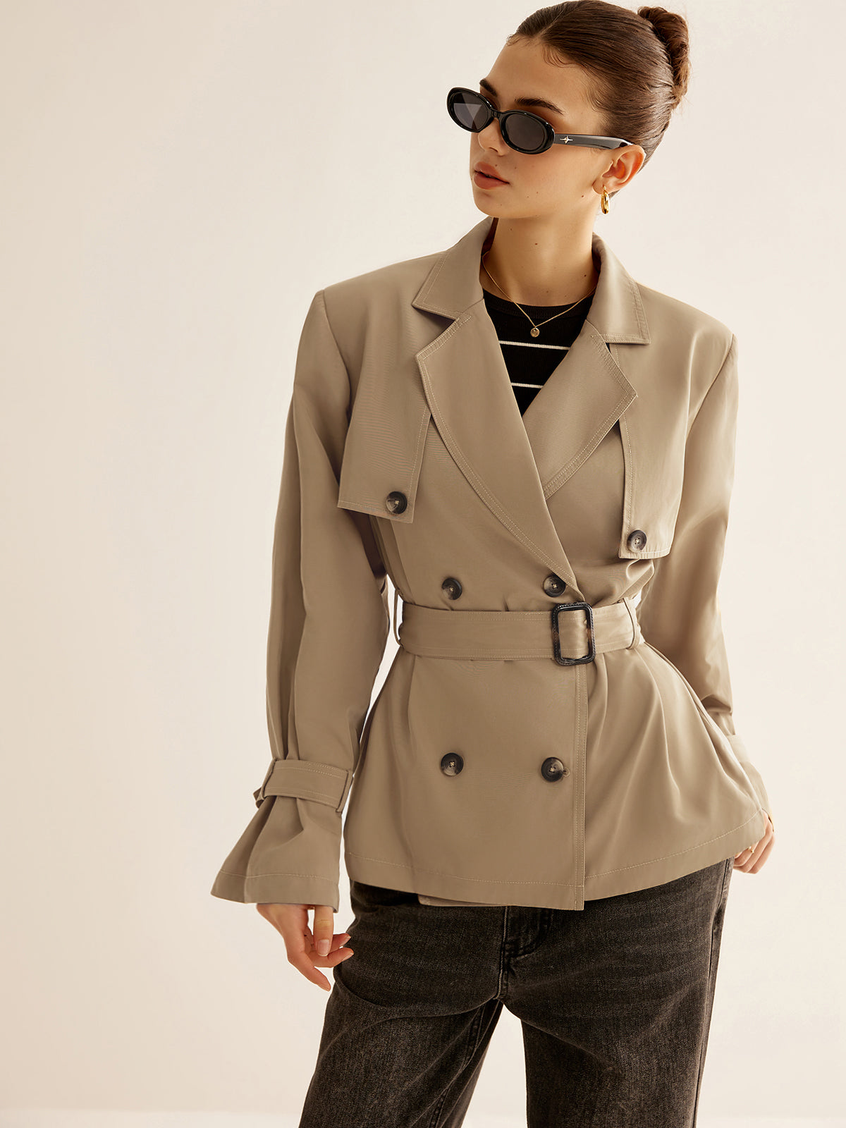 Stijlvolle Dames Korte Trenchcoat Met Riem