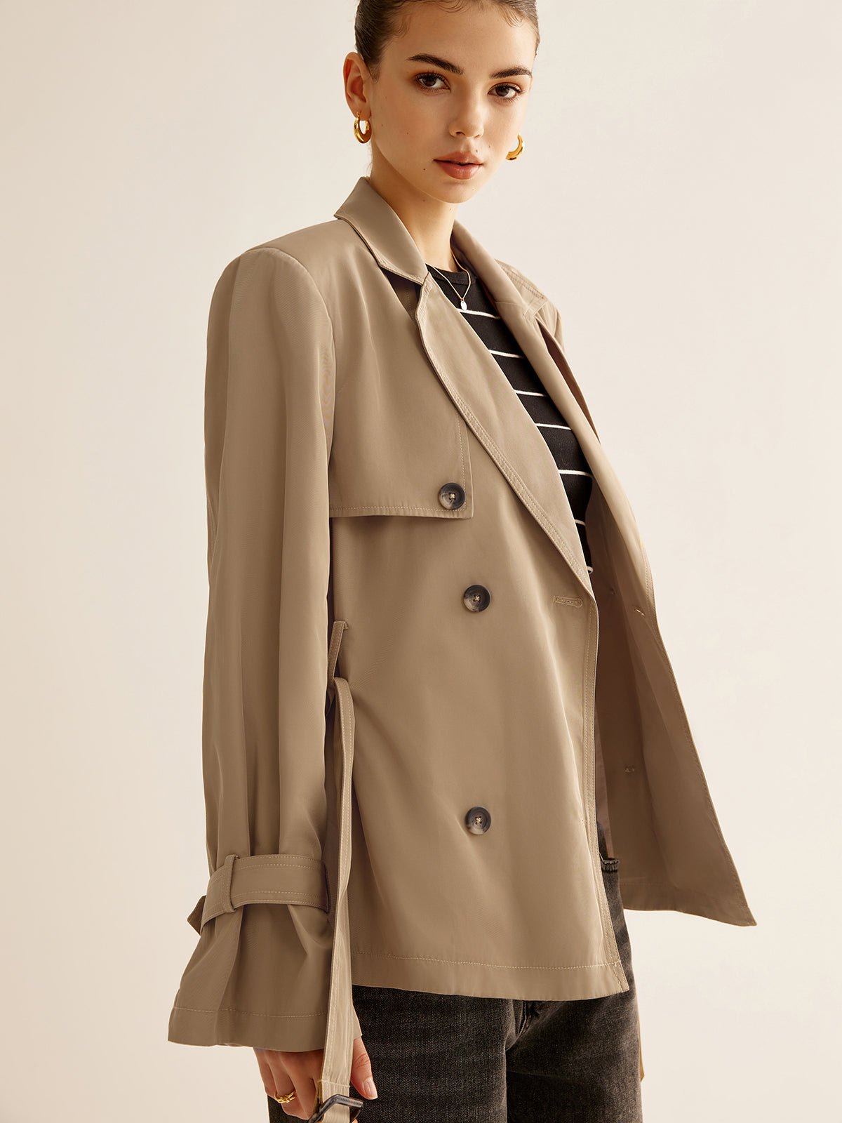 Stijlvolle Dames Korte Trenchcoat Met Riem